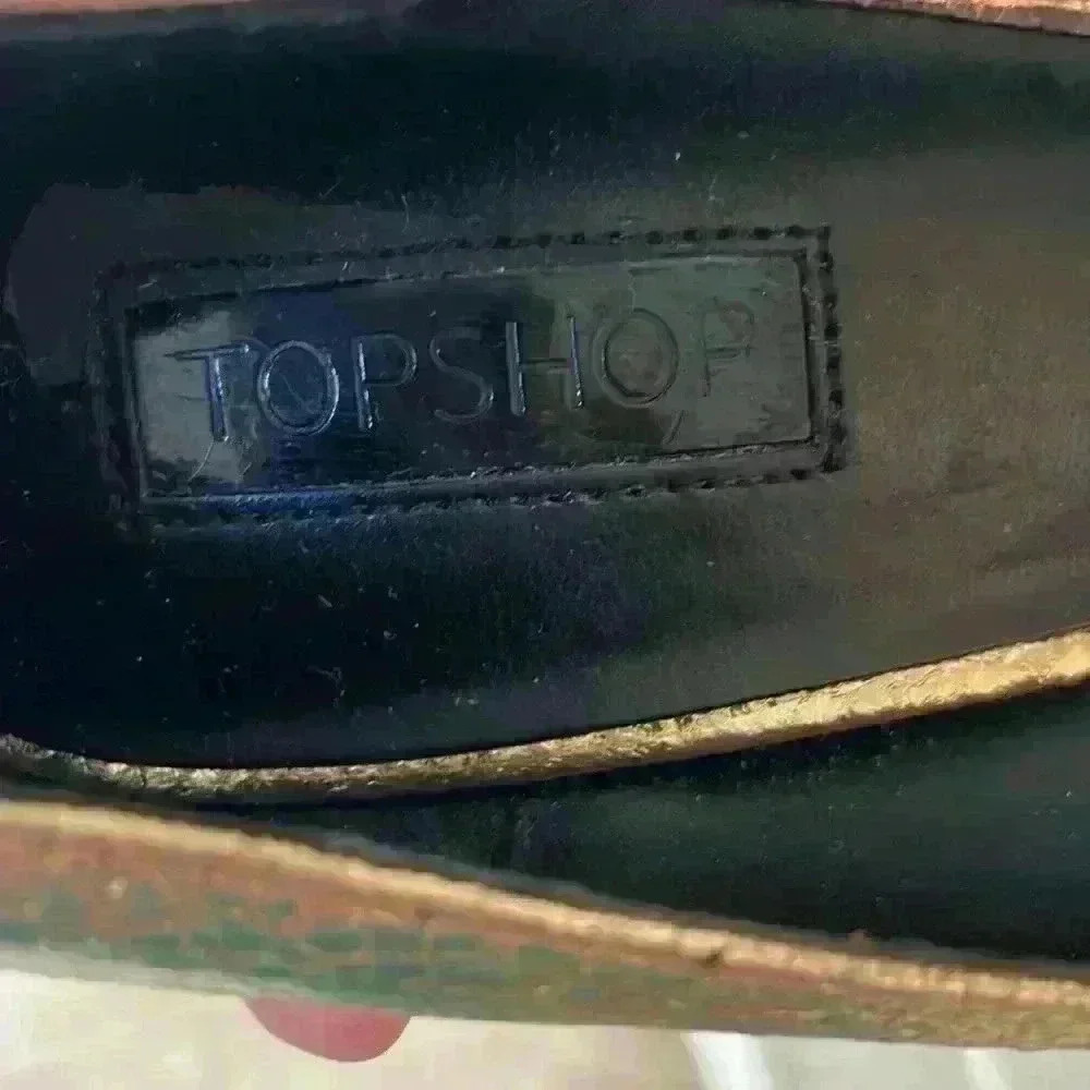 TopShop Gold Foil 4.5” Pumps Great Condition - Picture 7 of 8